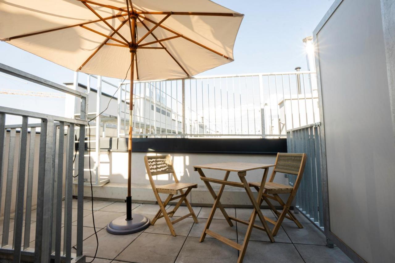 Orestaliving - Penthouse In 2nd District With View Appartement Wenen