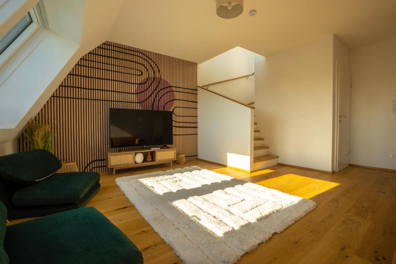 Orestaliving - Penthouse In 2nd District With View Wenen
