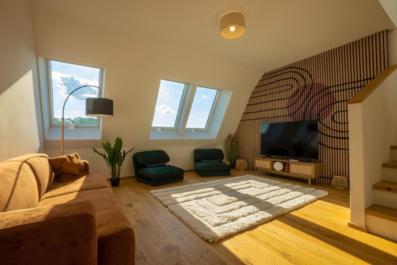 Orestaliving - Penthouse In 2nd District With View * Wenen